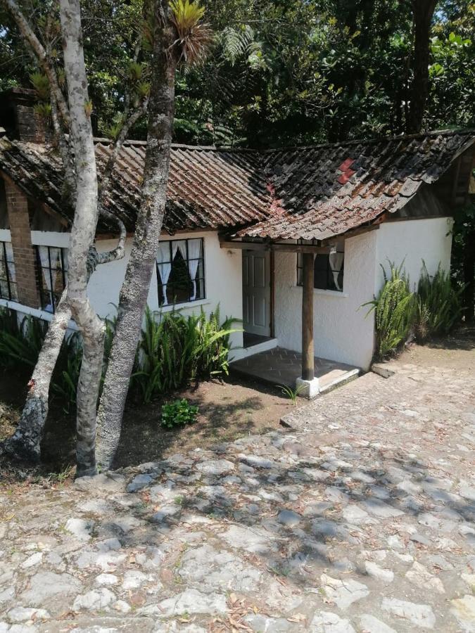 Posada Montana Del Quetzal Hotel Coban Exterior photo