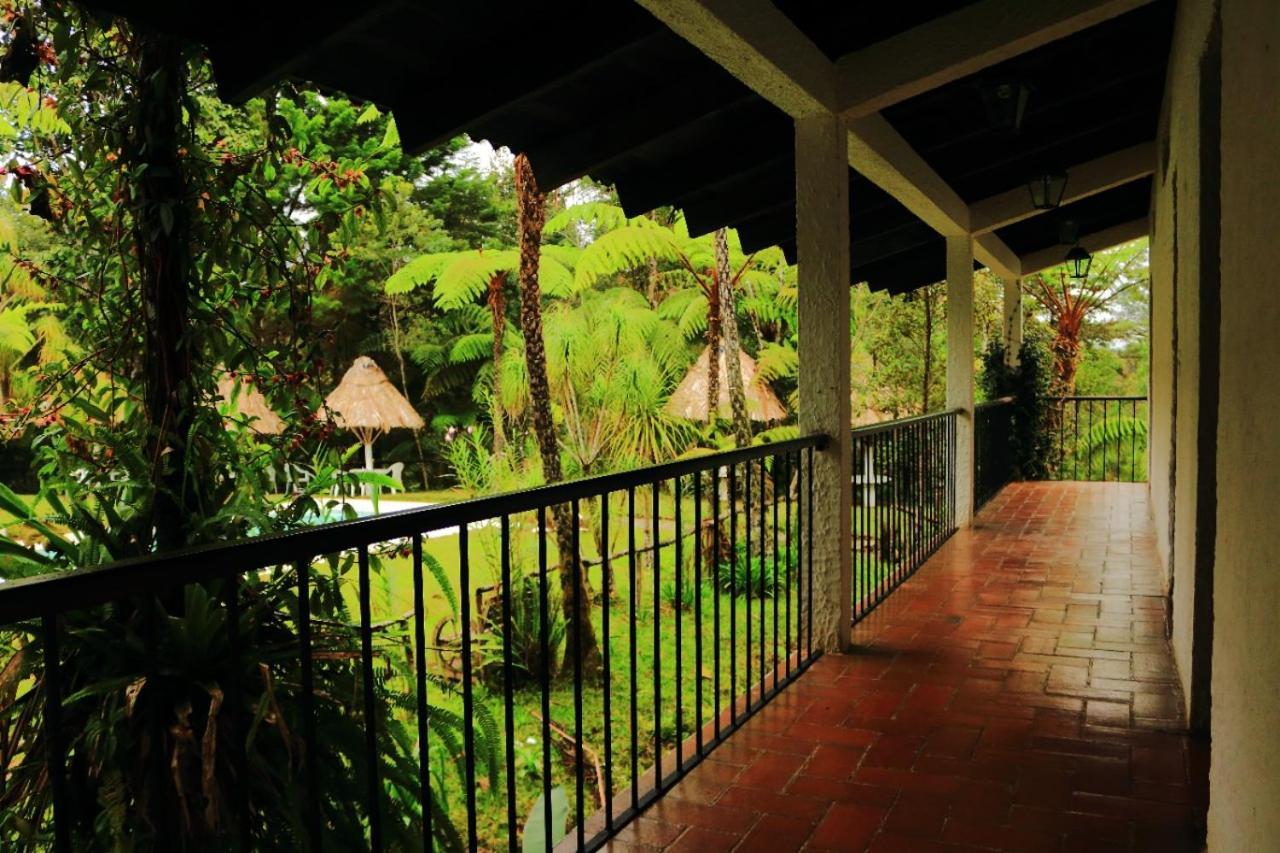 Posada Montana Del Quetzal Hotel Coban Exterior photo