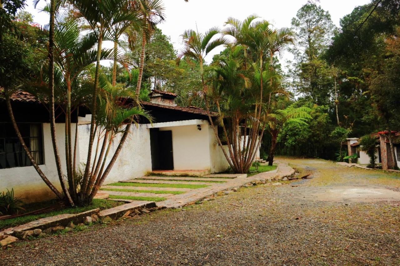 Posada Montana Del Quetzal Hotel Coban Exterior photo